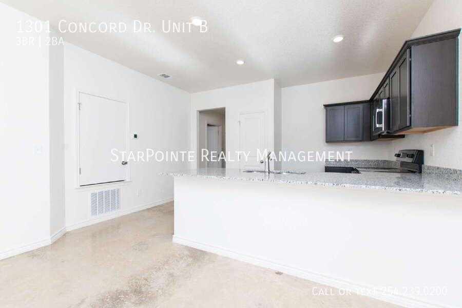 1301 Concord Dr Apt B - Photo 5 of 21