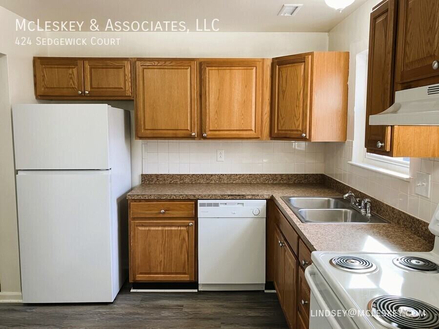 424 Sedgewick Ct - Photo 2 of 27