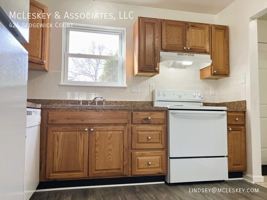 424 Sedgewick Ct - Photo 3 of 27