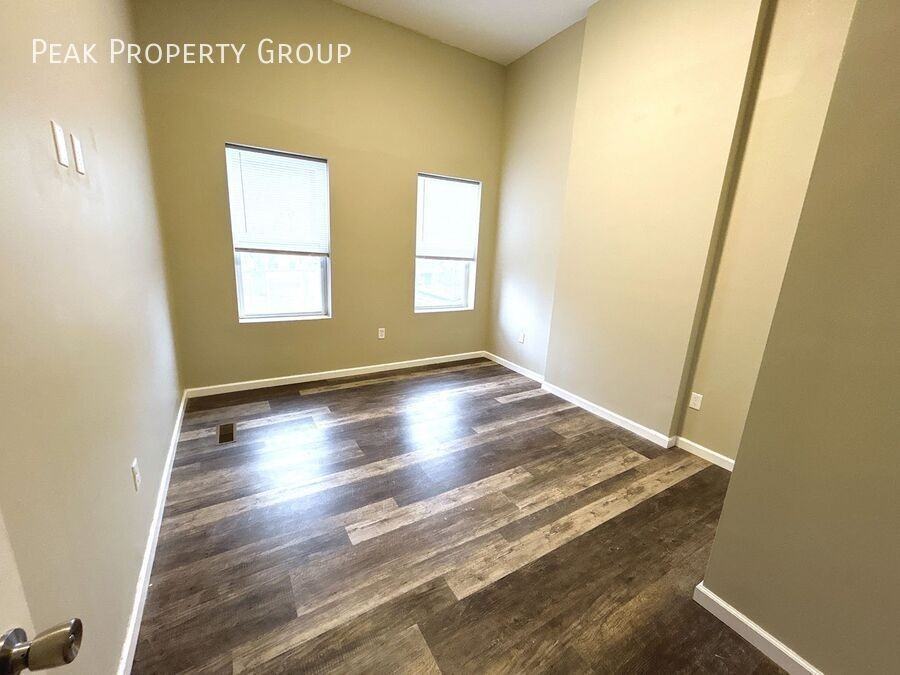 13591365 Summit St - Photo 3 of 11