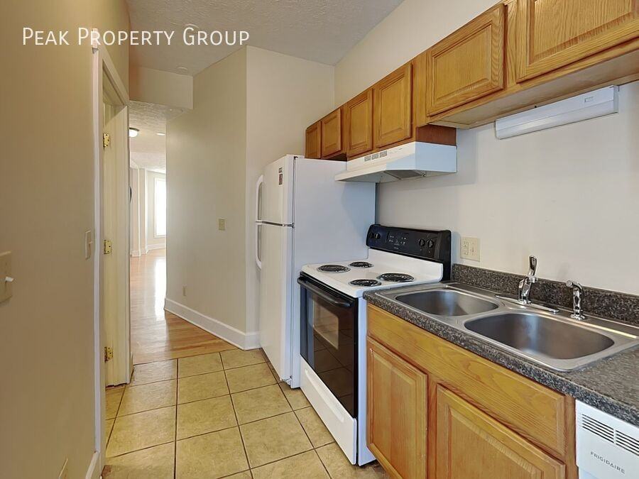 1394 Indianola Ave - Photo 3 of 15