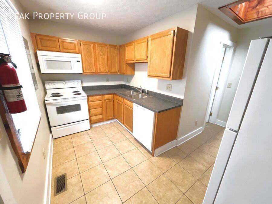 13661368 Indianola Ave - Photo 4 of 10