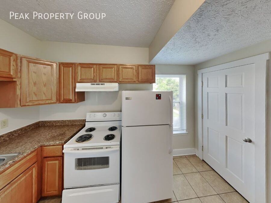 13691371 Summit St - Photo 2 of 14