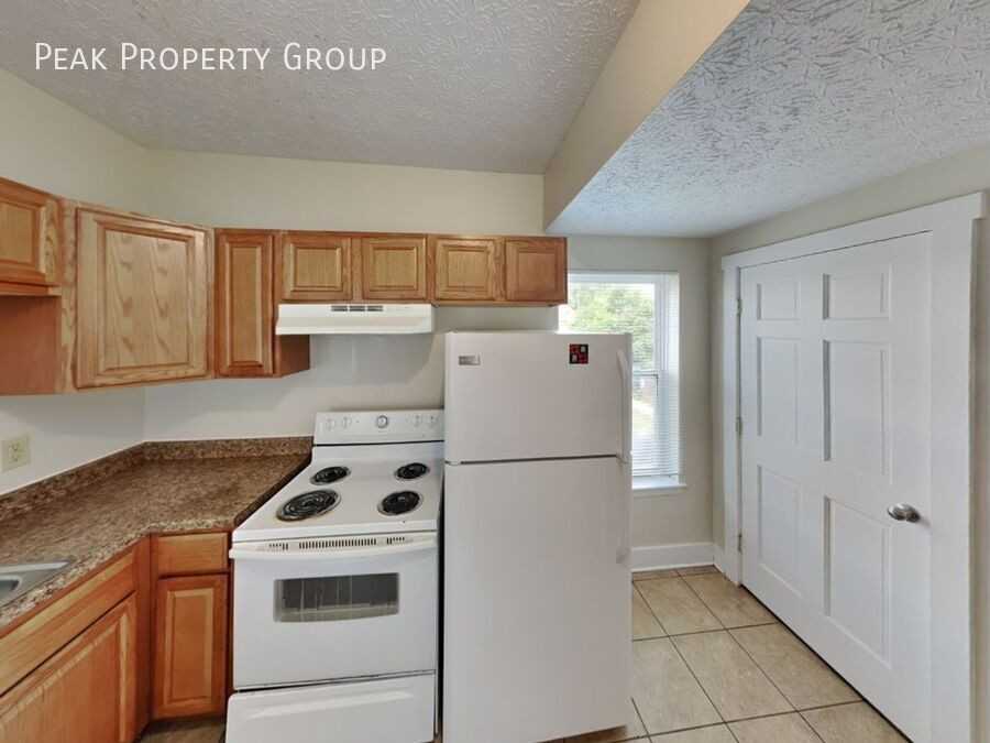 13691371 Summit St - Photo 3 of 14