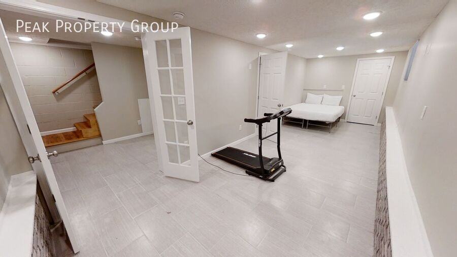 1514 Hamlet St - Photo 2 of 12