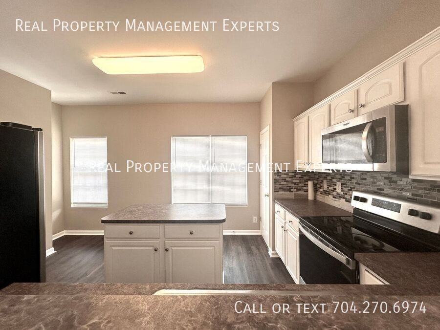 10076 Treeside Ln - Photo 2 of 24