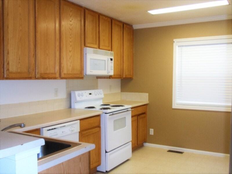 2280 S Zuni St - Photo 2 of 20