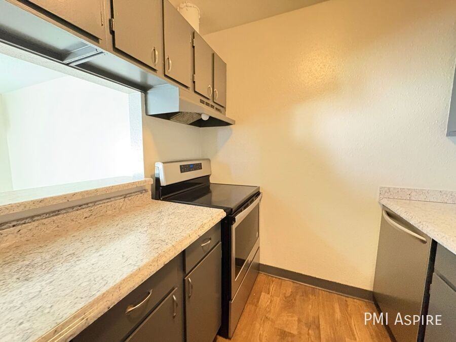 1903 Warren Ave #301 - Photo 3 of 10