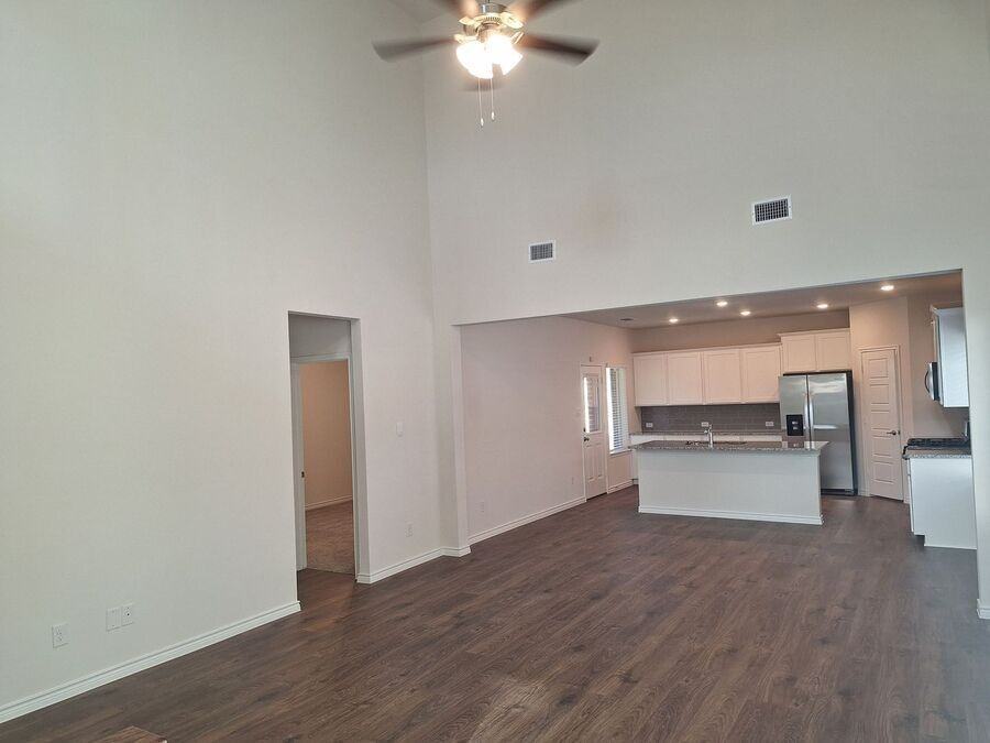 10017 Deposit Dr - Photo 3 of 39