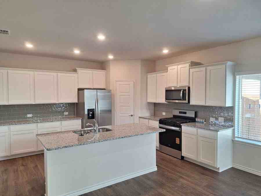 10017 Deposit Dr - Photo 5 of 39