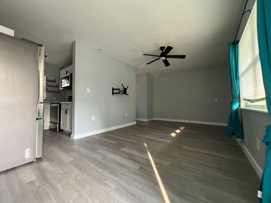 351 Avenue N Ne #1 - Photo 2 of 5