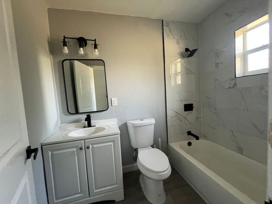 351 Avenue N Ne #1 - Photo 5 of 5