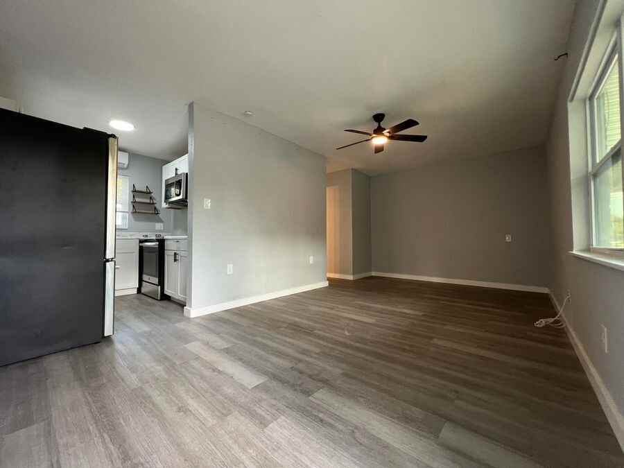 351 Avenue N Ne #2 - Photo 2 of 5