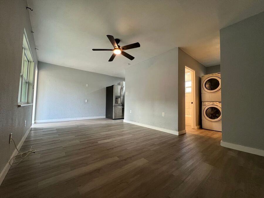 351 Avenue N Ne #2 - Photo 3 of 5