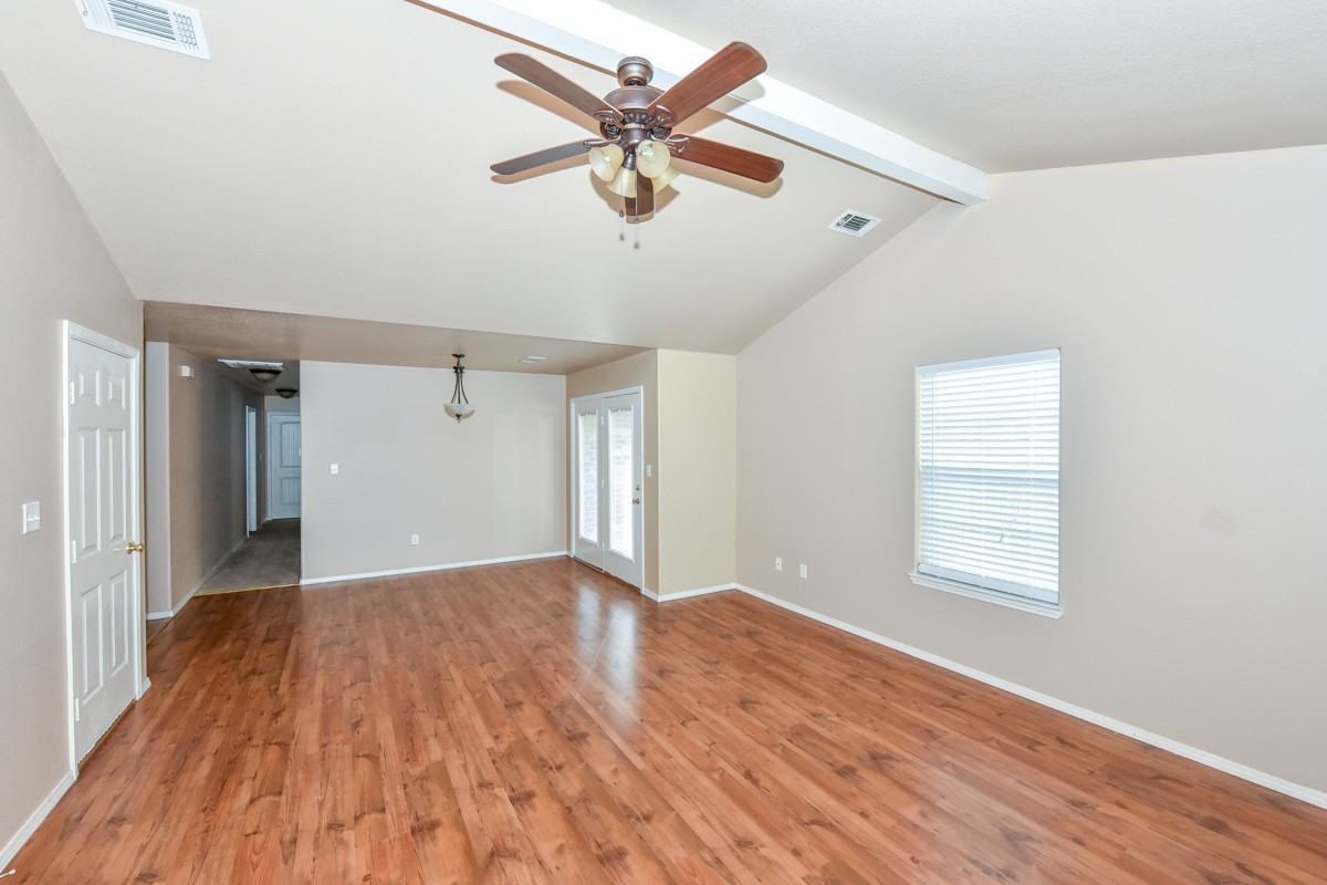 392 Creek St #B - Photo 2 of 10