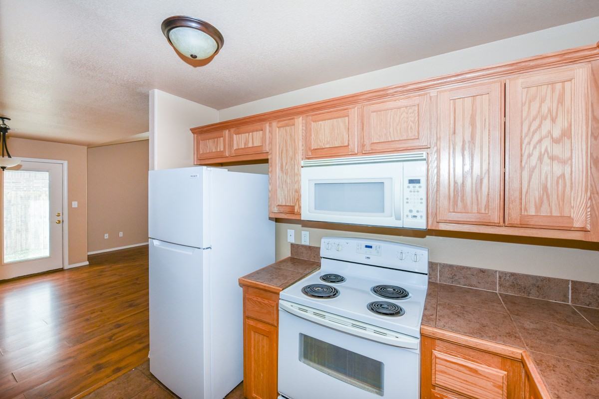 392 Creek St #B - Photo 3 of 10