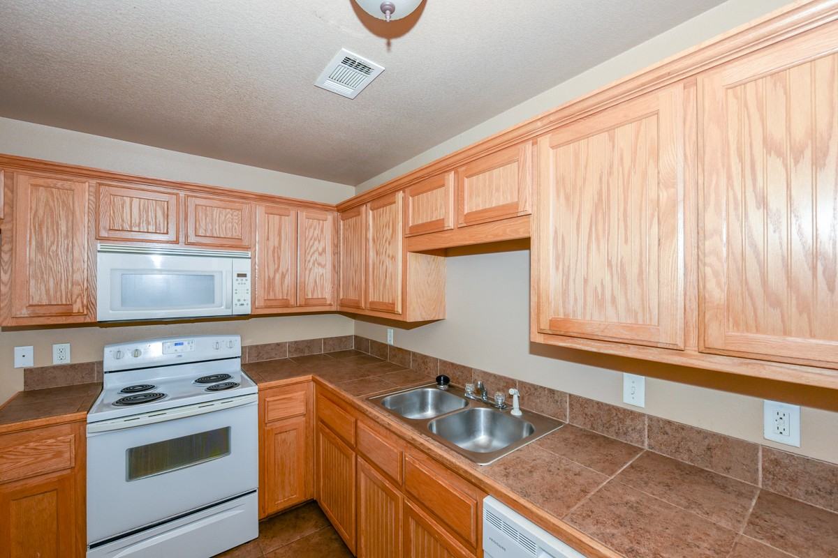 392 Creek St #B - Photo 4 of 10