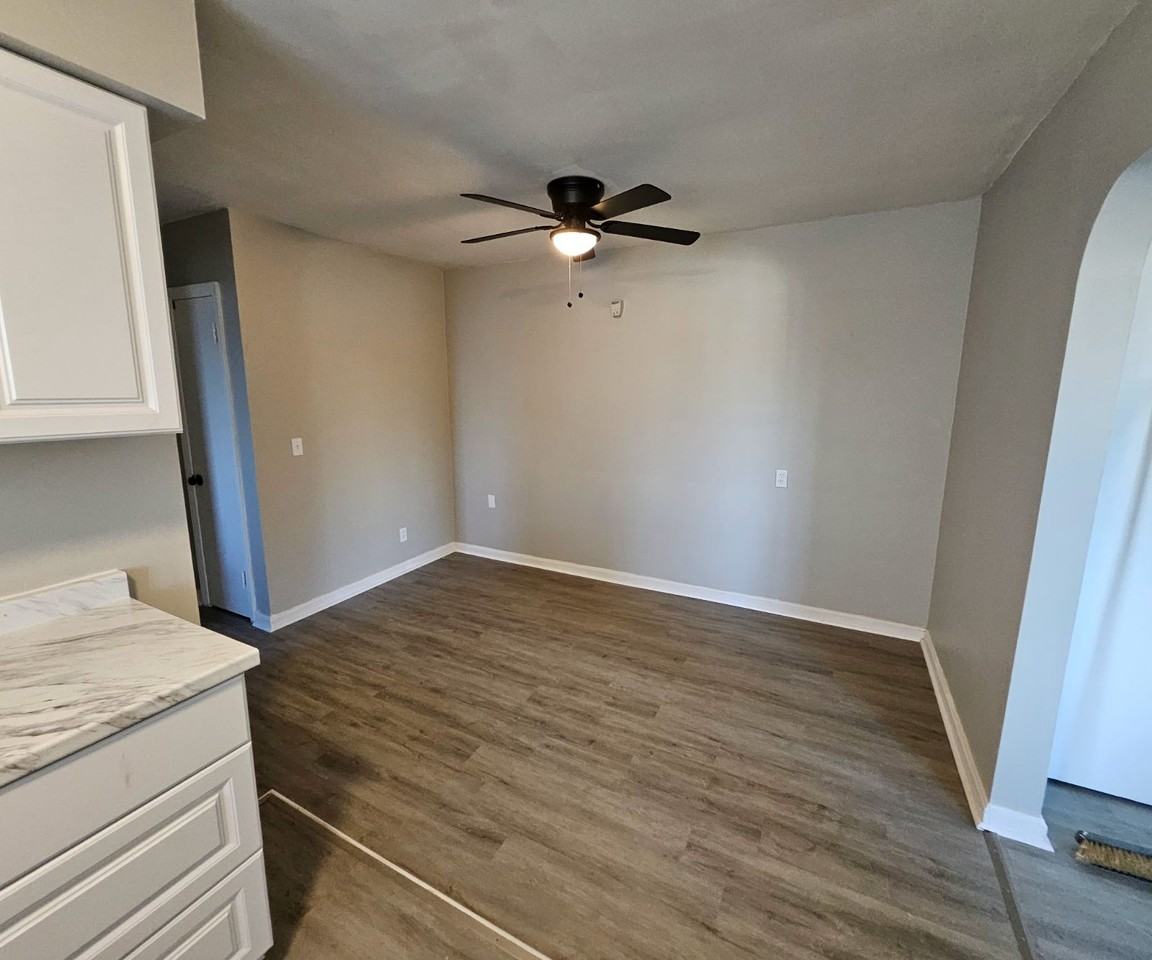 254 Ohio Ave #3 - Photo 4 of 5