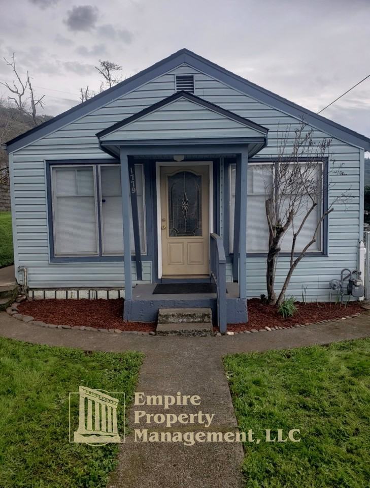 1779 Se Giles St #1 - Photo 2 of 13