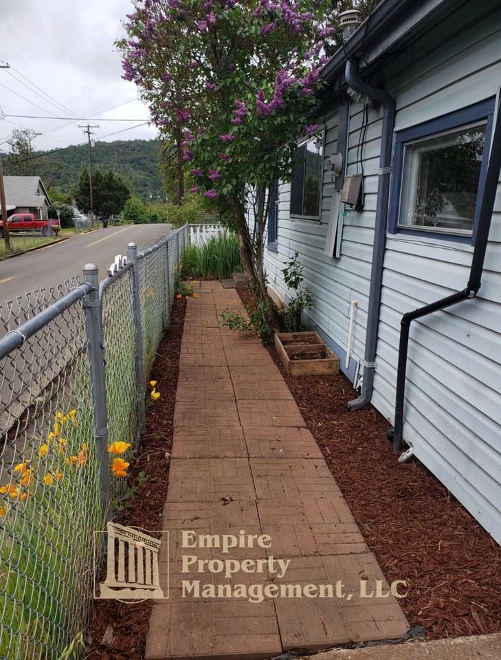 1779 Se Giles St #1 - Photo 5 of 13