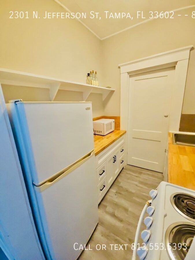 2301 N Jefferson St #8 - Photo 7 of 18