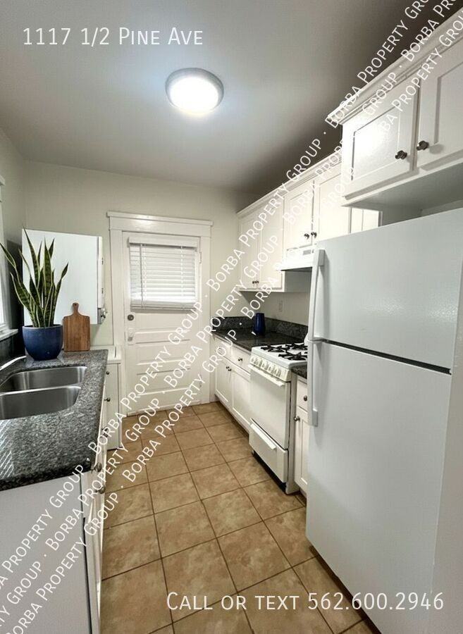 1117 1/2 Pine Ave - Photo 2 of 5