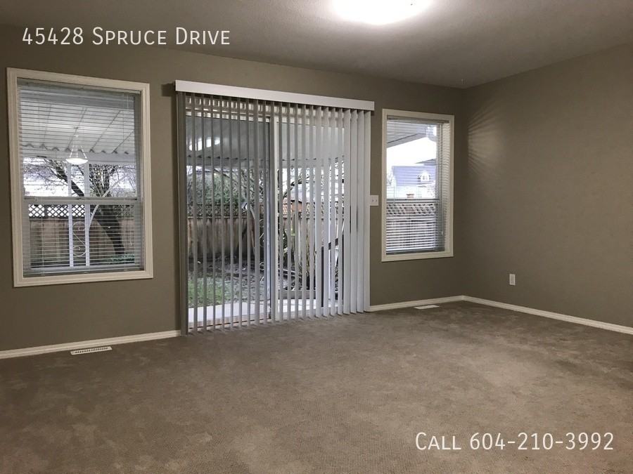 45428 Spruce Dr - Photo 4 of 17