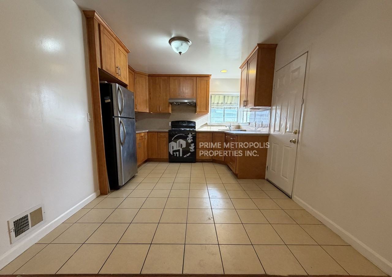 999 31st St #1 - Photo 6 of 31