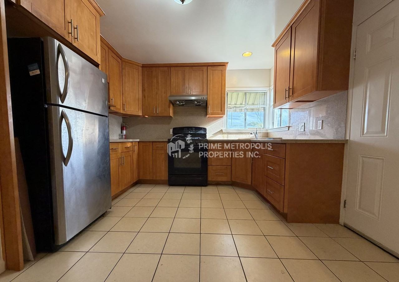 999 31st St #1 - Photo 7 of 31