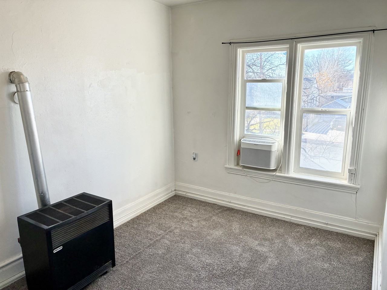 343 S 100 E #343S - Photo 3 of 8