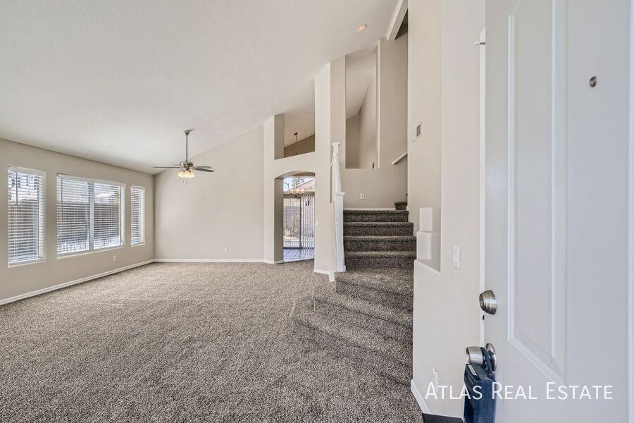 7875 Constantinople Ave - Photo 3 of 32