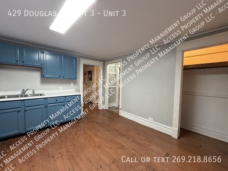 429 Douglas Ave Apt 3 #3 - Photo 7 of 14