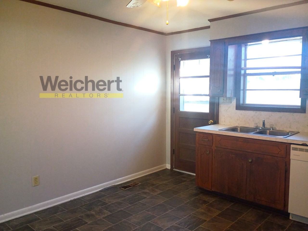 907 S 7th St - Photo 6 of 12