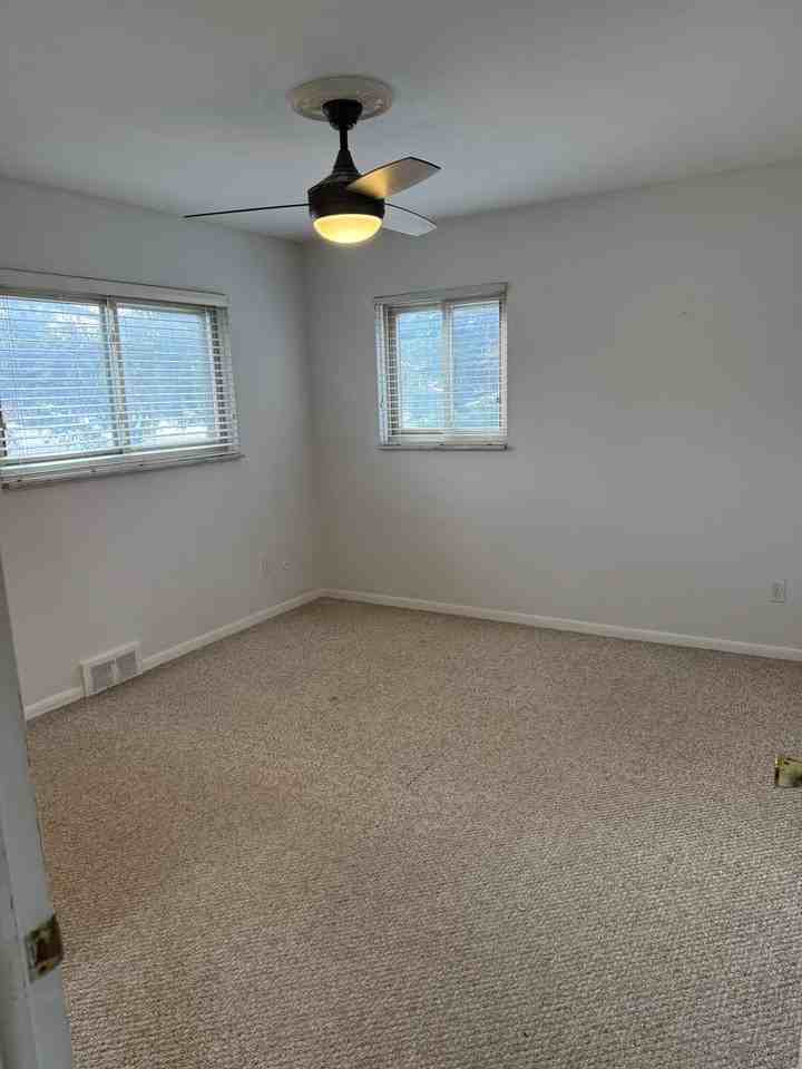 1109 Derby Rd - Photo 6 of 8