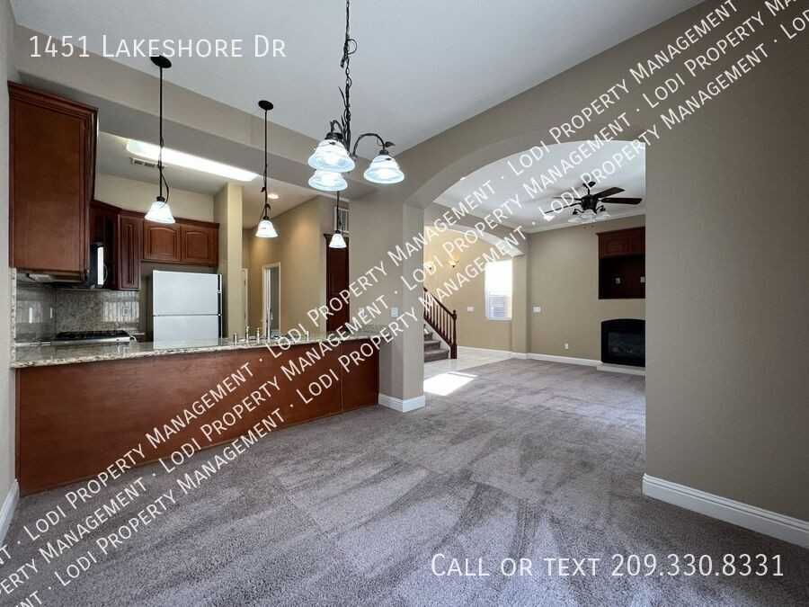 1451 Lakeshore Dr - Photo 7 of 18