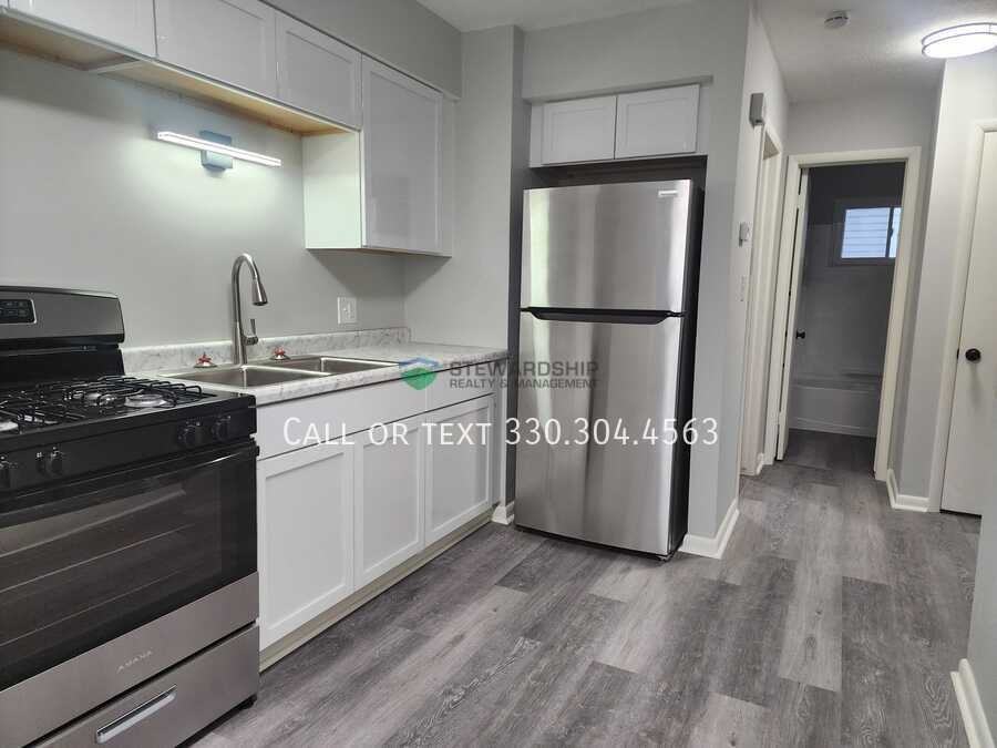 2557 Edwin Ave - Photo 2 of 20