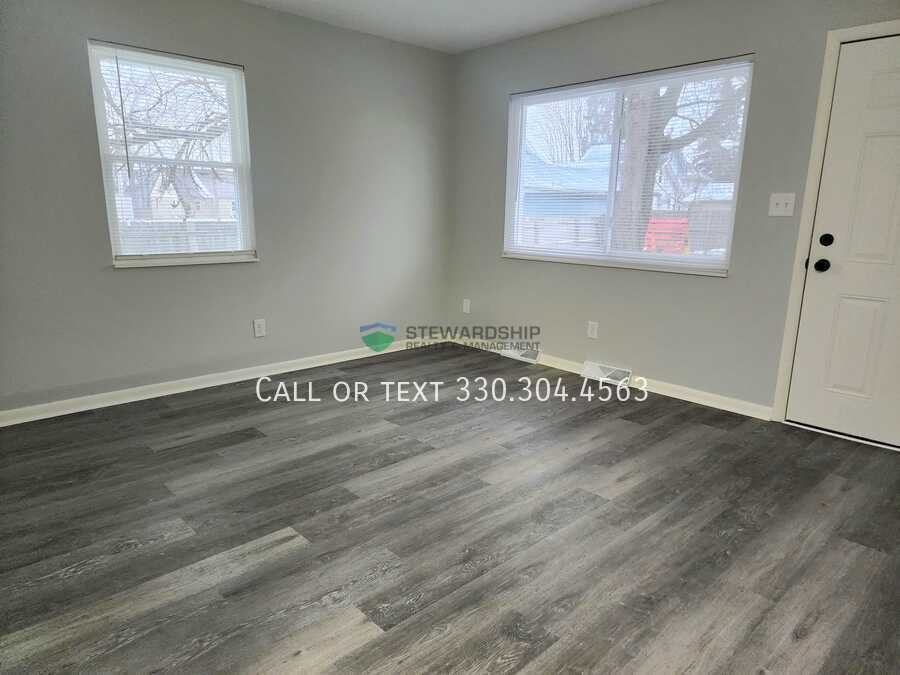 2557 Edwin Ave - Photo 4 of 20