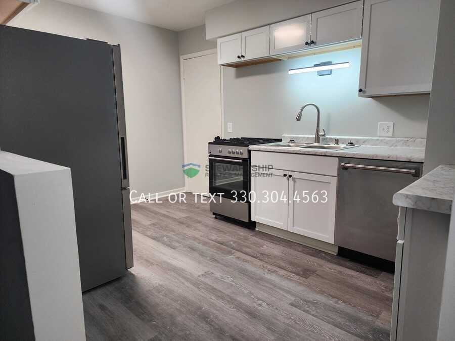 2559 Edwin Ave - Photo 2 of 20