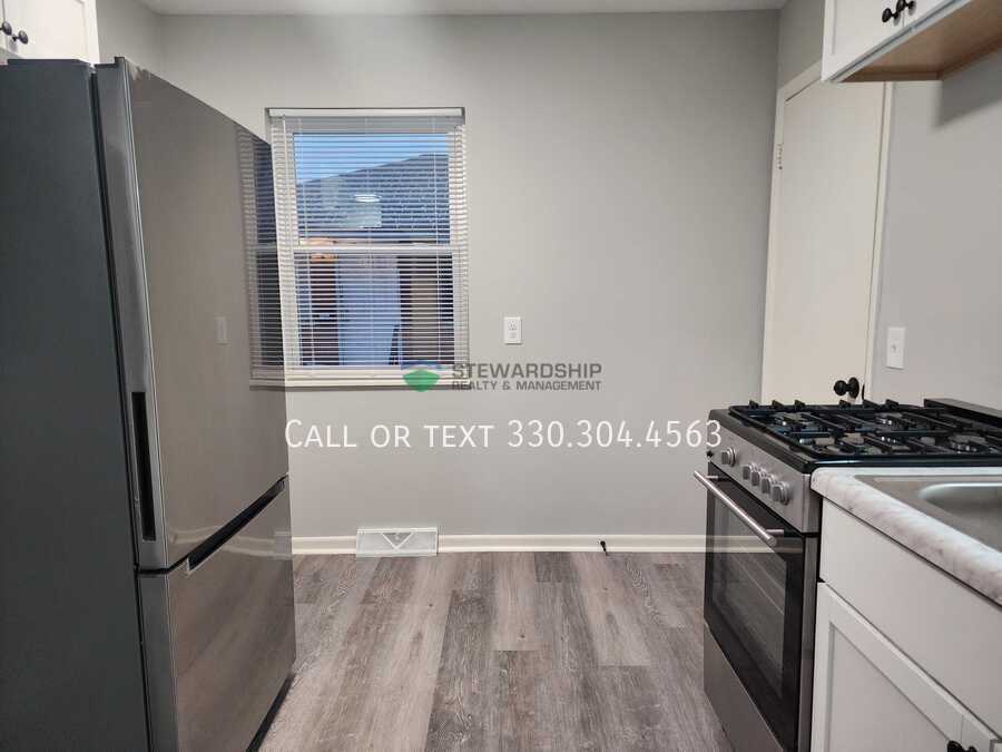 2559 Edwin Ave - Photo 4 of 20