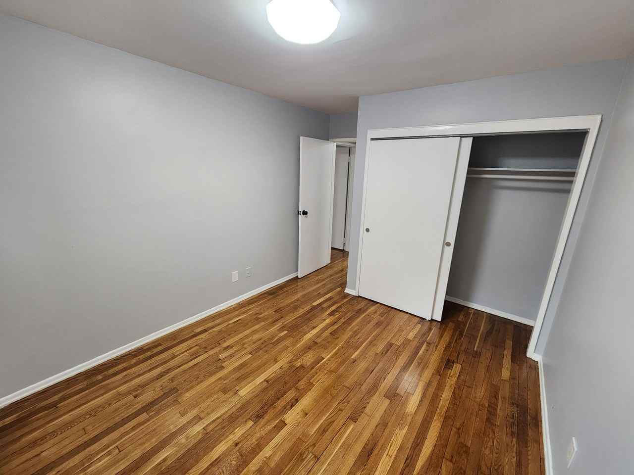 725 Scotland Rd - Photo 3 of 5