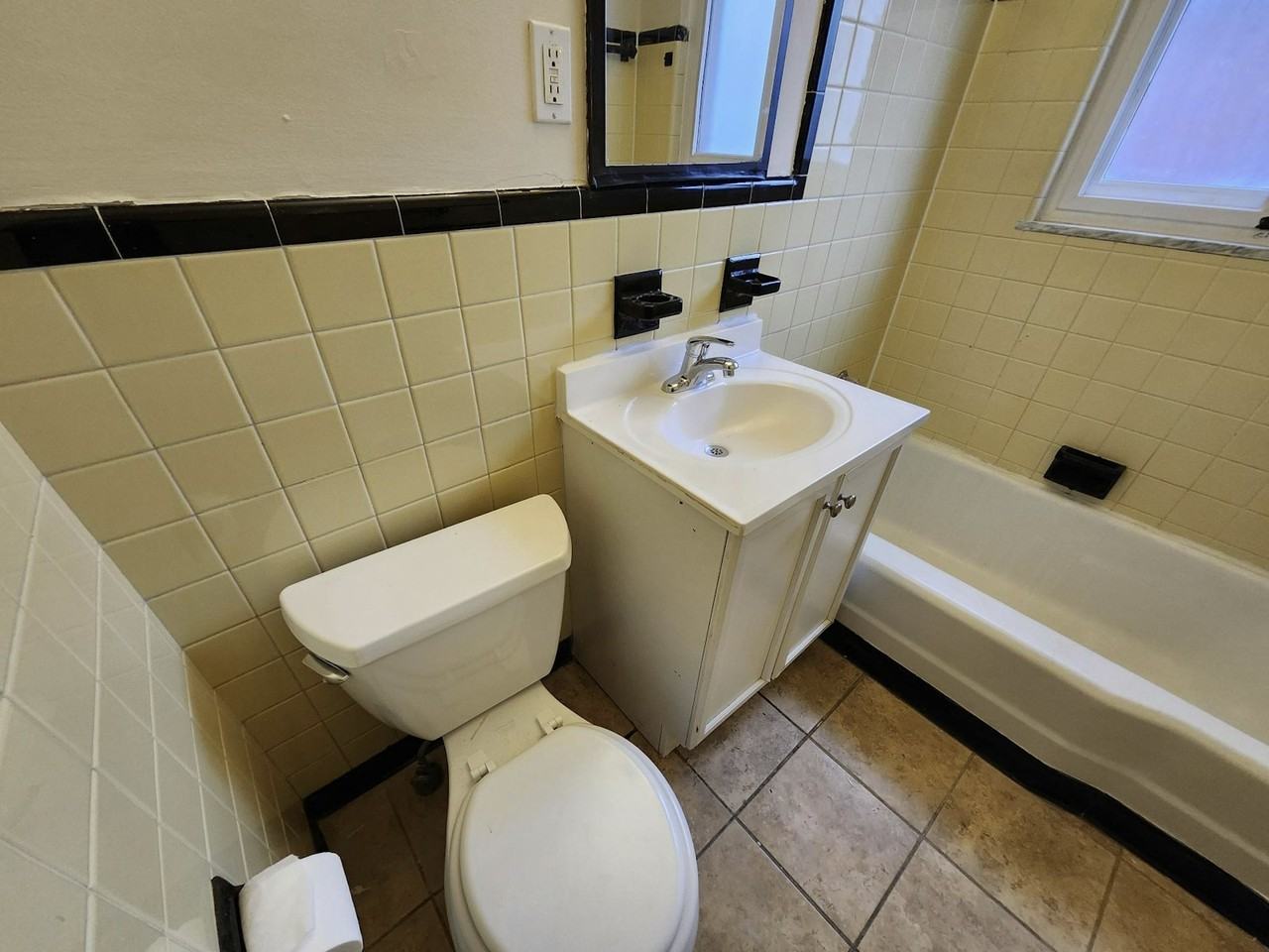 24750 Lakeshore Boulevard, Unit DN - Photo 6 of 11