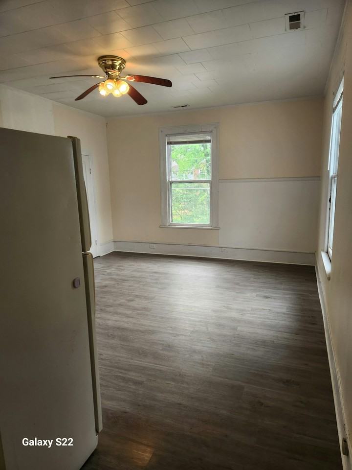 302 Dahl Street, Unit C - Photo 4 of 21