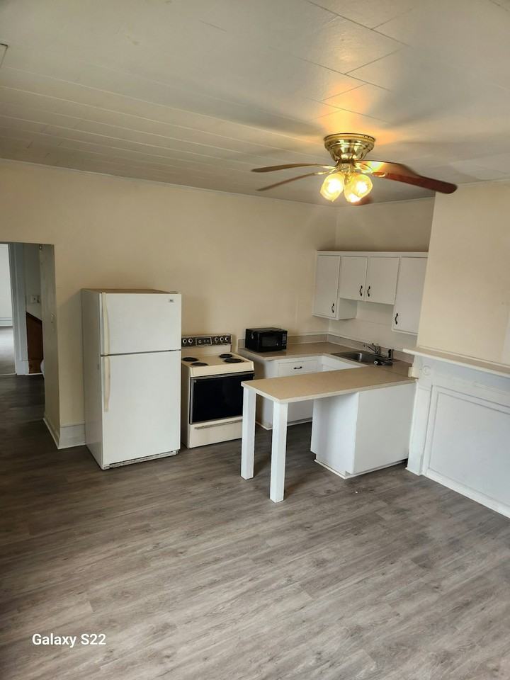 302 Dahl Street, Unit C - Photo 7 of 21