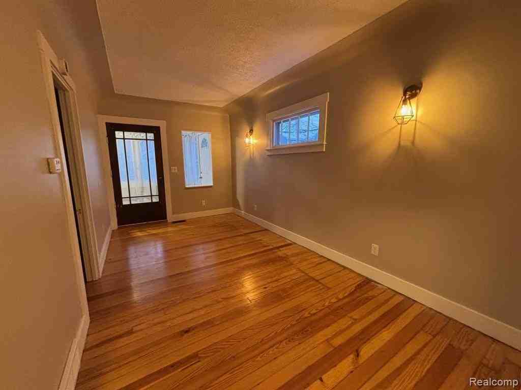 2815 Grayson Street - Photo 4 of 14