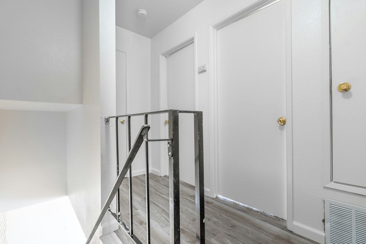 2750 West Fairmont Avenue, Unit 103 - Photo 5 of 7