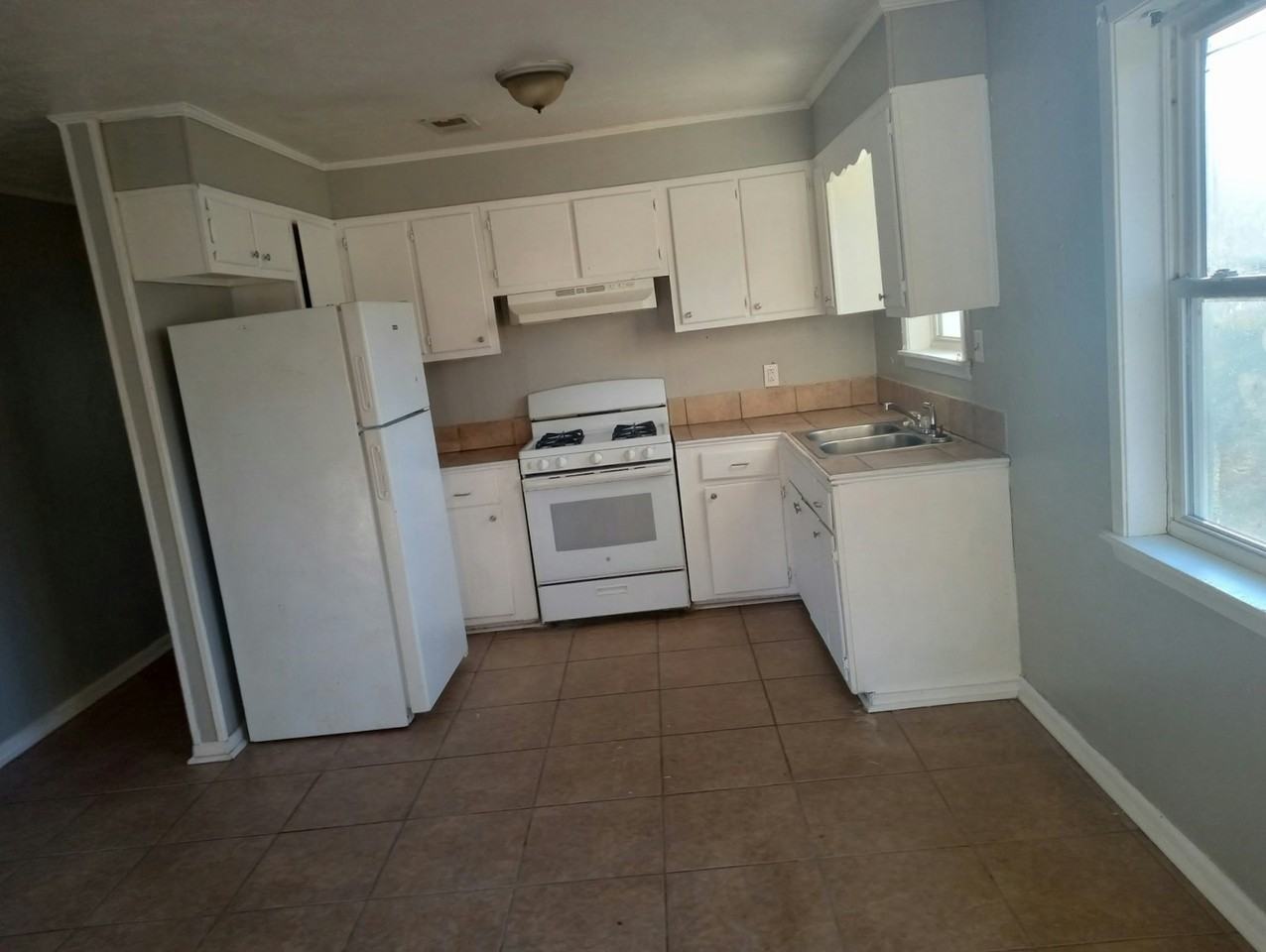 2922 Beasley Drive - Photo 3 of 5