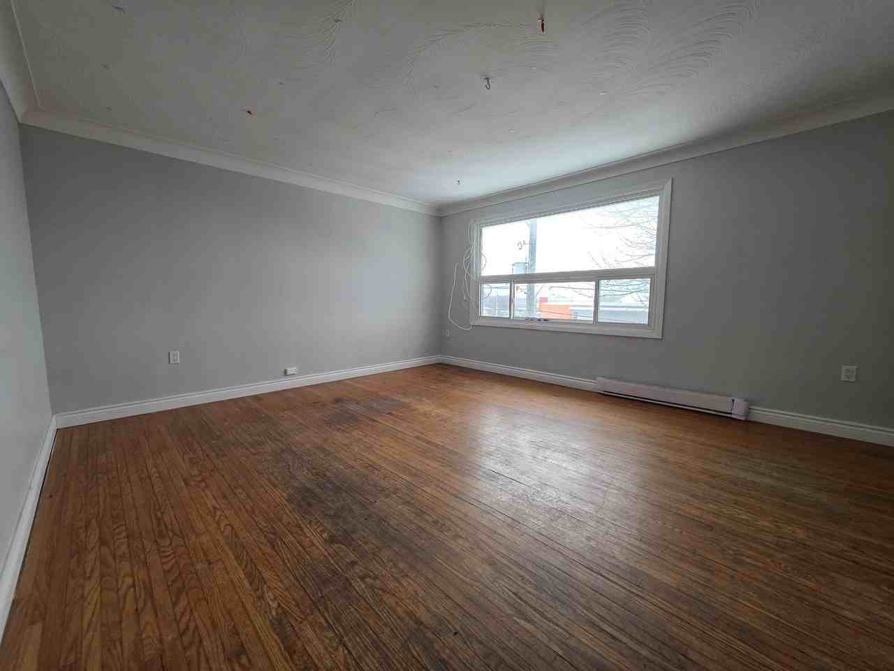 672 Division St #3 - Photo 2 of 10