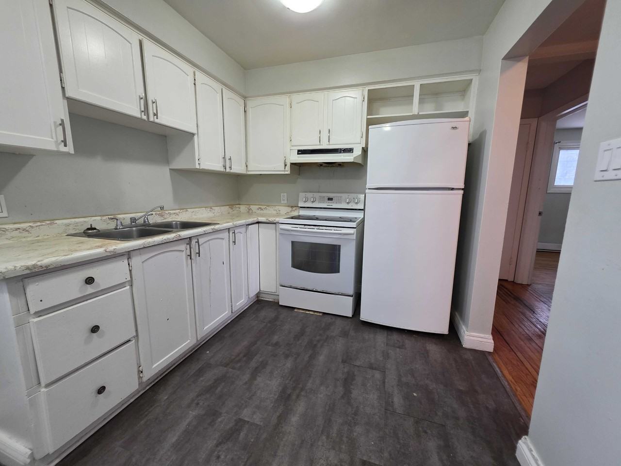 672 Division St #3 - Photo 4 of 10