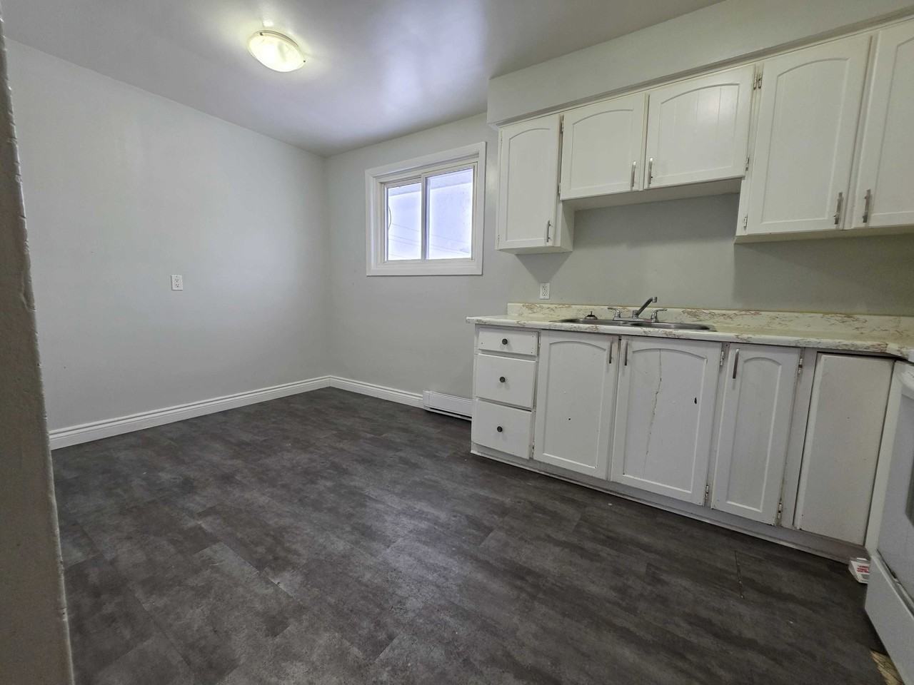 672 Division St #3 - Photo 5 of 10