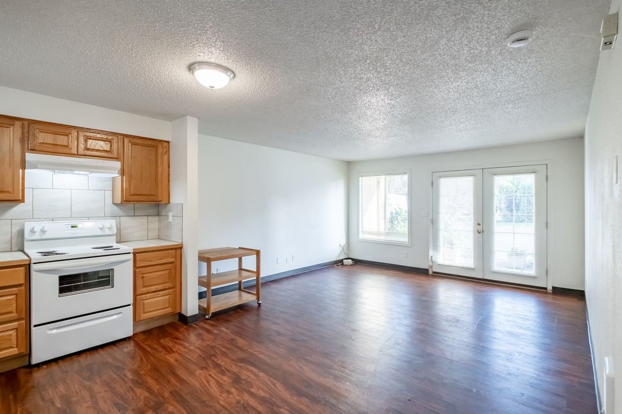 540-Oakvilla - Photo 3 of 50